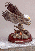 Image of ALAB EAGLE ON TREE TRUNK